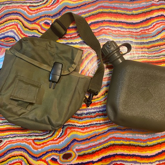 US Skilcraft 1A863 2 quart collapsible water canteen - Picture 2 of 4